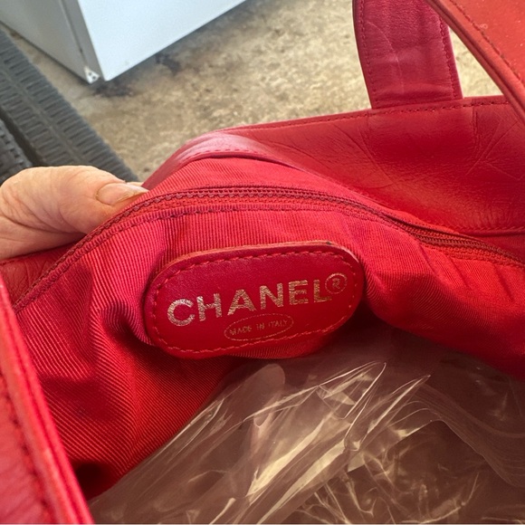 Elegant Red Leather Lambskin Chanel Tote Bag! original price $8500 - Picture 2 of 7